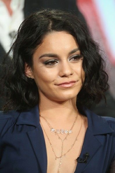 Vanessa Hudgens Legs, Vanessa Hudgens Short Hair, Vanessa Hudgens Hair, Grease Live, Celebrity Makeup Looks, Vanessa Williams, Curly Human Hair Wig, Girl Short Hair, Vanessa Hudgens