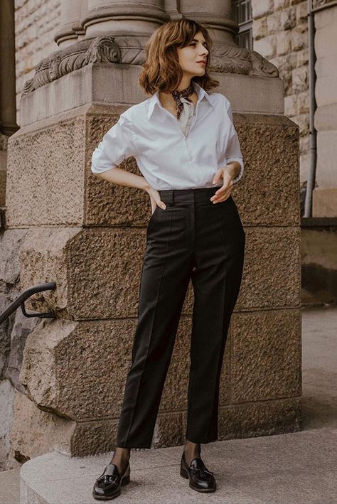 Black Loafers Outfit, Loafer Outfits, Spring Workwear, Mode Ab 50, Women's Work Clothes, White Shirt Outfits, Black Ankle Pants, Office Casual Outfit, Spring Work Outfits