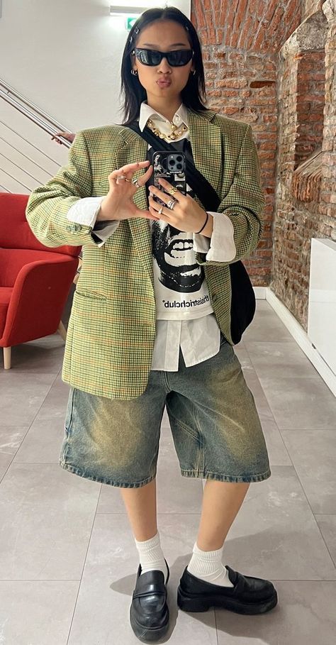 Blazer Outfits Streetwear, Maximalist Men Outfit, Sweater Vest Outfit Street Style, Japanese Street Fashion Fall, Jorts Fall Fit, Rooftop Drinks Outfit, Tokyo Club Outfit, Jorts Autumn Outfit, Eclectic Minimalist Fashion