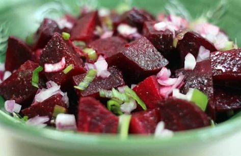 Warm Moroccan Beet Salad with Harissa Dressing Jewish Brisket Recipes, Salad With Onion, Harissa Dressing, Rosh Hashana Recipes, Passover Desserts, Types Of Salad, Roasted Butternut Squash Soup, Beetroot Salad, Onion Salad