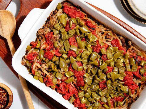 Dolly Parton's 5-Ingredient Casserole Is 5 Layers of Comfort Food Classics 5 Ingredient Dinners, Ground Beef Dishes, Salad Side Dishes, Food Help, 5 Ingredient, Healthy Appetizers, Beef Dishes, Dolly Parton, Photographing Food