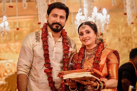 Actress Bhama marries Arun - Wedding picture Rekhitha R. Kurup, better known by her stage name Bhamaa, is an Indian film actress who has mainly appeared in Malayalam and Kannada language films. She made her debut in 2007 with the film Nivedyam directed by A. K. Lohithadas. In a career spanning over a decade, she has starred in over 40 films. Kerala Hindu Bride, Kannada Language, Christian Bride, Couples Outfits, Album Collection, Kerala Bride, Marriage Dress, Indian Wedding Couple Photography, Happy Married Life