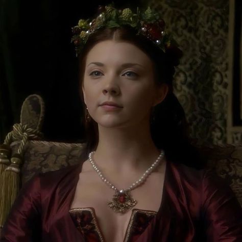 Anne Boleyn Aesthetic, Natalie Dormer Anne Boleyn, Gaun Abad Pertengahan, Anne Of Cleves, Pleasing People, Margaery Tyrell, Tudor Era, Royal Aesthetic, Natalie Dormer