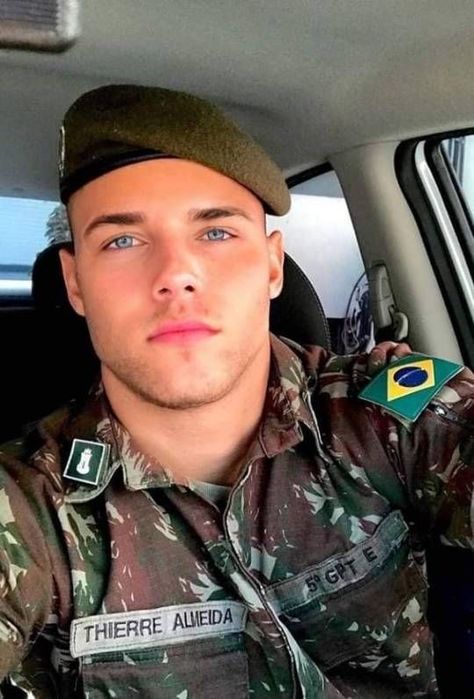 Man In Uniform, Hot Army Men, Hunks Men, Army Men, Men In Uniform, Military Men, Muscular Men, A Student, Muscle Men