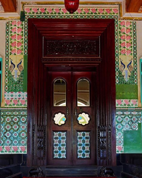 Chettinad Traditional Home Chettinad House Interiors, Chettinad House, Site Plan Design, Colonial Homes, Traditional Windows, Wooden Main Door, Wooden Main Door Design, Indian Home Design, Indian Home Interior