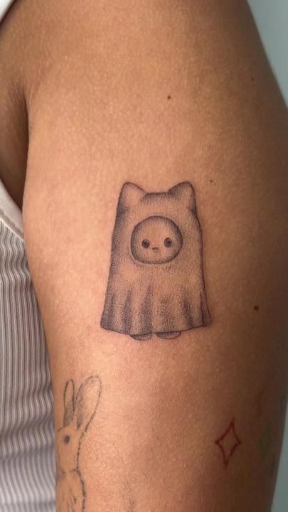 Calico Critters Tattoo, Calico Critter Tattoo, Calico Cat Tattoo, Tattoos Tiktok, Calico Critter, Cat Tattoos, Ghost Cat, Calico Critters, Calico Cat