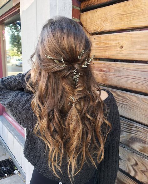 Long Hair Wedding Styles Half Up Boho Braid, Wedding Down Hairstyles For Medium Hair, Half Up Half Down Hair Brunette, Half Up Half Down Wedding Hair Boho, Bridesmaid Hairstyles Boho, Slash Wedding, Pom Hairstyle, Boho Half Up Half Down Hairstyles, Prom Hairstyle Bun