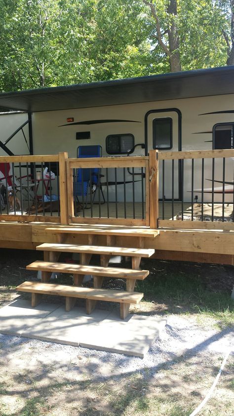 Camper Patio Ideas Diy, Deck On Camper, Diy Rv Ideas, Rv Lot Landscaping Ideas Patio, Camper Patio Ideas Campsite, Camper Lot Landscaping, Rv Lake Lot Ideas, Camper Lot Ideas, Camper Lake Lot Ideas