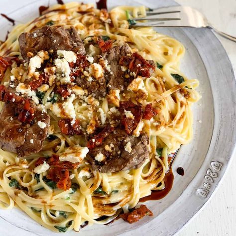 This Steak Gorgonzola with Alfredo Sauce recipe will have your family thinking that you ordered takeout from Olive Garden! Steak Gorgonzola Alfredo, Gorgonzola Alfredo, Steak Gorgonzola, Copycat Recipes Olive Garden, Make Alfredo Sauce, Mignon Steak, Olive Garden Copycat, Filet Mignon Steak, Olive Garden Recipes