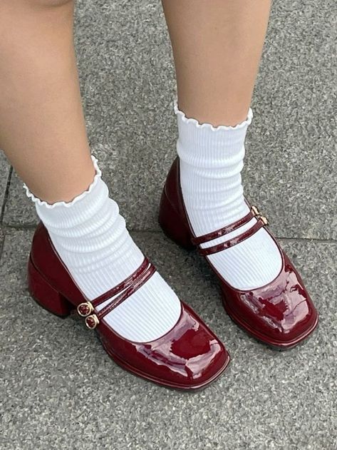 Red Mary Janes Outfit, Mary Janes Aesthetic, Red Mary Jane Shoes, Feminine Shoes, Zapatos Mary Jane, Burgundy Shoes, Girly Shoes, Looks Street Style, Shoe Inspo