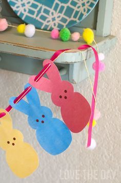 FREE Printable Peeps Garland by Love The Day. Peeps Garland, Peeps Crafts, Easter Mantel, Easter Craft Projects, April Crafts, Recreation Therapy, Easter Preschool, Easter Printables Free, Easter Garland