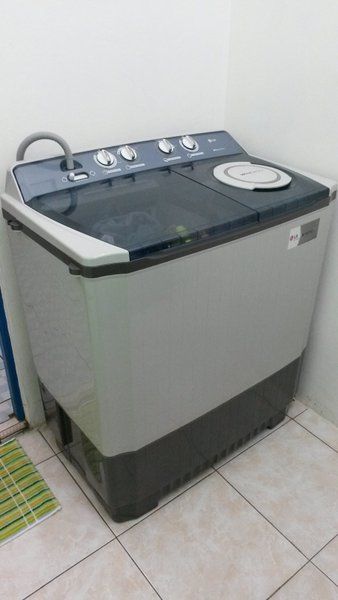 Mini Washer And Dryer, Lg Washing Machine, Laundry Shop, Laundry Design, Portable Washing Machine, Cleaning Motivation, Tiny Spaces, Cute Kitchen, Luxury Homes Dream Houses