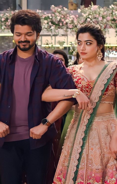 Varisu Vijay Rashmika New Photos, Rashmika Mandanna Photos Full Hd, Vdk Rashmika Pics, Rashmika Mandana Traditional Look, Rashmika Mandhana Full Hd Images, Iron Man Photos, Beautiful Status, Cute Couple Dp, Cute Celebrity Couples