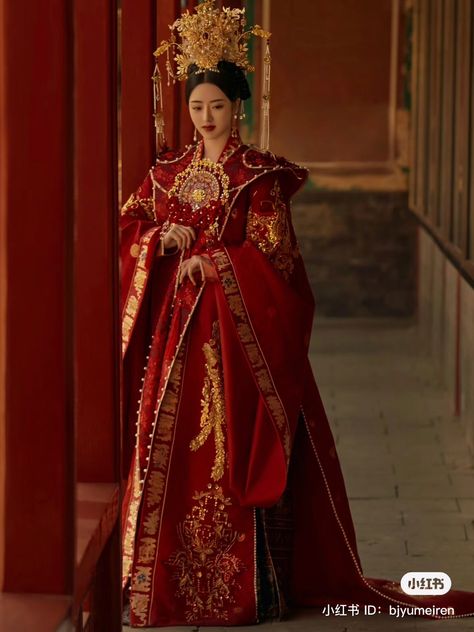 Chinese Imperial Clothing, Chinese Royal Dress, Chinese Empress Dress, Chinese Hanfu Princesses, Imperial Clothing, Asian Royalty, Empress Dress, Chinese Attire, Chinese Fancy Dress