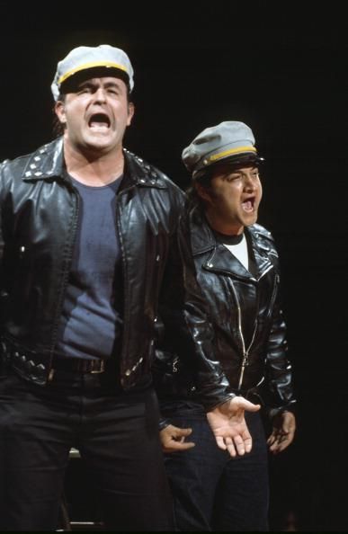 Peter Boyle & John Belushi, Dueling Brandos. I REMEMBER THIS ON SNL IT WAS SO FUNNY AND I HAD IT ON A LP THEY SOLD THAT'S RIGHT A LP CAN I HELP IT I'M OLD Best Of Snl, Peter Boyle, John Belushi, 70s Tv Shows, Blues Brothers, Star Show, Comedy Tv, People Laughing, Healing Power