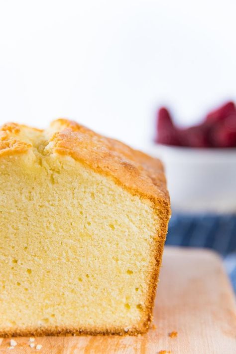 Classic Pound Cake - A complete guide on how to make perfect, delicious and moist Pound Cake even if you're a baking novice! Tips + Tricks and Troubleshooting guide. #PoundCake #Desserts #Cakes #Baking #BakingGuide Best Butter Cake Recipe, Cold Oven Pound Cake, Classic Pound Cake Recipe, Classic Pound Cake, Pond Cake, Best Pound Cake Recipe, Homemade Pound Cake, Southern Pound Cake, Moist Pound Cake