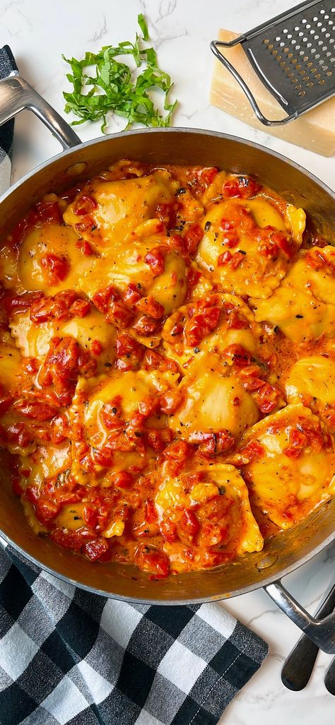 Ravioli with Spicy Red Pepper Sauce Roasted Red Pepper Ravioli, Roasted Red Pepper Sauce, Pork Soup, Vegetarian Desserts, Red Pepper Sauce, Cheese Ravioli, Roasted Red Pepper, Seafood Pasta, Fresh Color