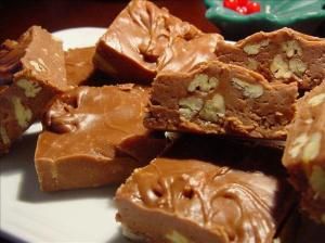 Quick Fudge, Chocolate Fudge Recipes Easy, Hawaiian Cheesecake, 5 Minute Fudge, Blonde Brownies, Pineapple Pie, How To Make Fudge, Homemade Fudge Recipes, Paula Dean