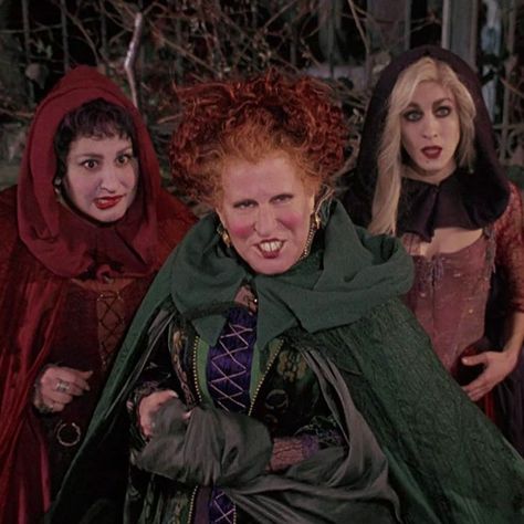 Freeform Just Released Its ‘31 Nights of Halloween’ Schedule With All Your Favorite Movies Hocus Pocus Cast, Sarah Sanderson Hocus Pocus, Hermanas Sanderson, Witches Flying, 31 Nights Of Halloween, Hocus Pocus 1993, Kathy Najimy, Mary Sanderson, Hocus Pocus Movie