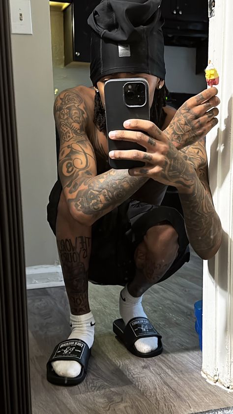 Black Men With Tattoos, Black Men Tattoos, Tattooed Men, Brazilian Men, Men Tattoos, Dark Skin Men, Drip Outfit Men, Black Men Fashion Swag, Tattoos Women