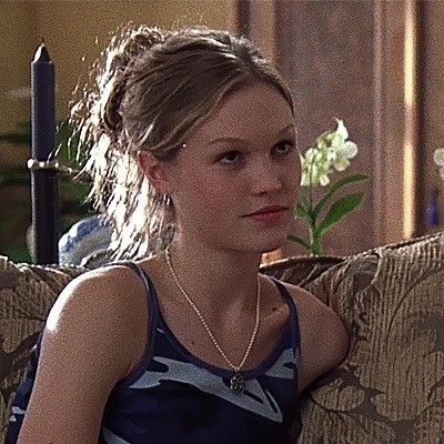 Kat Stratford, Julia Stiles, 10 Things I Hate About You, I Love Cinema, Iconic Movies, Movie Characters, Young Woman, Movies Showing, Role Models