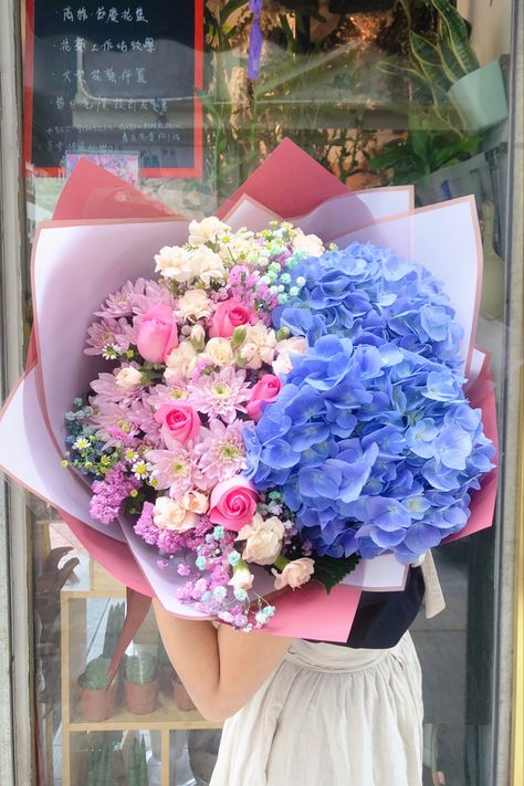 #hydrangea #bouquet #valentine #hk #giftideas #greenfloradecor Grad Bouquet, Hydrangea Wildflower Bouquet, Rose And Hydrangea Bouquet, Supermarket Flowers, Hydrangea Bridal Bouquet, Valentine Bouquet, Fake Hydrangeas, Hydrangea Bouquet, Bunch Of Flowers