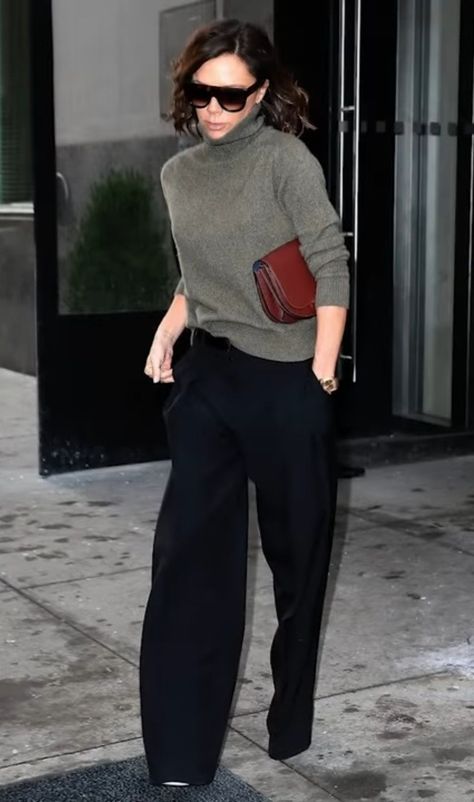 Victoria Beckham Street Style 2023, Style Victoria Beckham, Victoria Beckham Outfits, Victoria Beckham Style, Fall 2014 Fashion, Travel Clothes Women, What To Wear Today, Business Outfit, 가을 패션