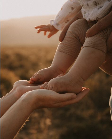 Golden hour family session, natural earth story telling photography. Tiny toes Neutral Photoshoot, Story Telling Photography, Cinematic Photos, Storytelling Photography, Nature Preserve, Story Telling, Natural Earth, Family Session, Lifestyle Photography