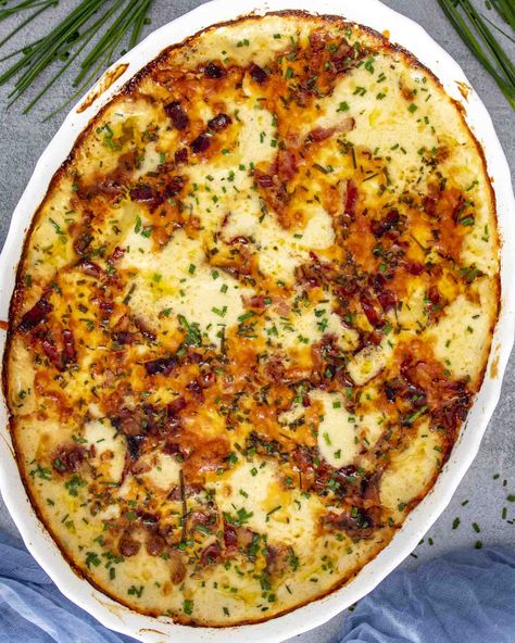 Learn how to make these delicious Loaded Scalloped Potatoes with lots of bacon and cheddar cheese. Comfort food at its finest, easy to make and you'll end up with cheesy, creamy, tender potatoes every single time! #scallopedpotatoes Scalloped Potatoes Bacon, Loaded Scalloped Potatoes Recipes, Loaded Scalloped Potatoes, Jo Cooks, Scalloped Potatoes Cheesy, Thanksgiving 2024, Scalloped Potatoes, Potato Recipes, Bon Appetit