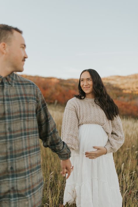 Cozy Fall Maternity Photos, Cozy Outdoor Maternity Shoot, Outdoor Maternity Photos Just Mom, Detailed Maternity Photos, Maternity Photography September, Prompts For Maternity Photos, Maternity Fall Photos, Maternity Photography Poses Couple Fall, Maternity Photography With Sonography