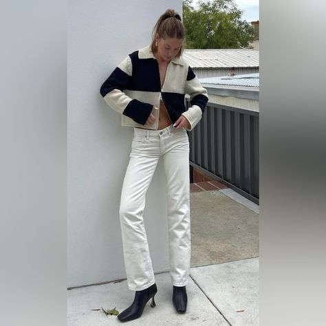 Perfect Condition, Never Worn Italian Street Fashion, Jacquie Alexander, Minimalism Clothes, Low Jeans, Quoi Porter, Winter Fits, Outfit Goals, Cream White, Look Fashion