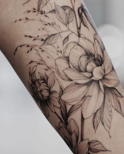 Feminine Tattoo Sleeves, Polynesian Tattoos, Floral Tattoo Sleeve, Irezumi Tattoos, Shoulder Tattoos, Tattoo Girls, Half Sleeve Tattoo, Feminine Tattoos, Sleeve Tattoo