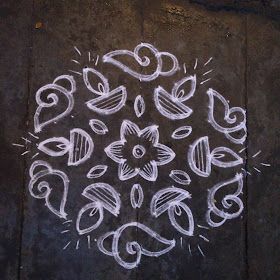 Kolam Designs Dots, Rangoli Designs Videos, Flower Kolam, Rangoli Designs Photos, Rangoli Designs Simple Diwali, Kolam Design, Easy Rangoli Designs Diwali, Rangoli Side Designs, Rangoli Designs Latest