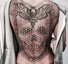 16 Amazing Tattoos That Are Living Works Of Art - Ftw Gallery Tattoos Illustration, Tato Minimal, Kunst Tattoos, Geometry Tattoo, Full Back Tattoos, Geniale Tattoos, Tattoo Graphic, Most Popular Tattoos, Skull Tattoo Design