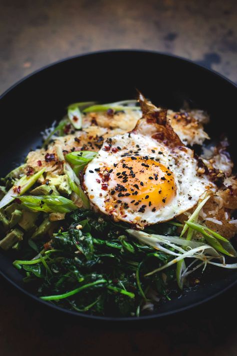 Rice Bowl With Fried Egg, Breakfast Rice Bowl, Crispy Rice Bowl, Rice Plating, Maldives Food, Fried Egg Avocado, Eggs And Rice, Egg Rice Bowl, Eggs And Avocado