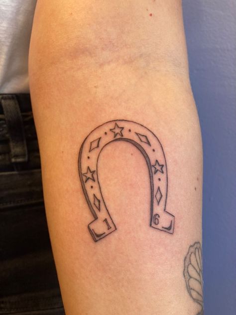 13 Horseshoe Tattoo, Traditional Horshoe Tattoo, Small Horshoe Tattoo, Traditional Tattoos Horseshoe, Horshoe Tatoos Traditional, Horseshoe Tattoo, Horse Shoe Tattoo, Horse Tattoo, Tattoo Inspo