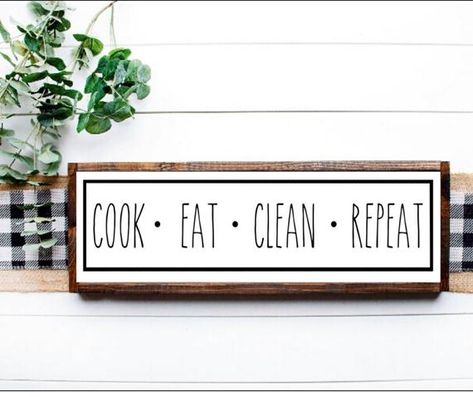 Simple Signs For Home, Cricut Kitchen Signs, Cute Kitchen Sayings, Kitchen Sign Diy, Decor Signs For Home, Cozy Home Decor Ideas, Kitchen Sayings, Above Kitchen Sink, Farmhouse Kitchen Signs