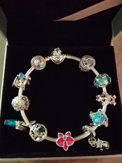 Bracelet Pandora, Pandora Bracelets, Pandora Bracelet, Pandora Jewelry, Retro Outfits, Pandora Charms, Alice In Wonderland, Pandora Charm Bracelet, Charms