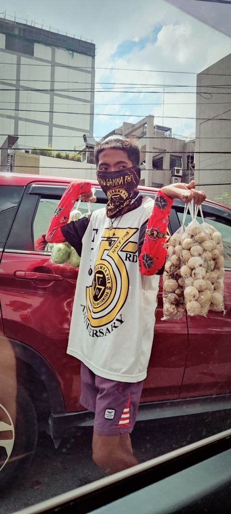 Kuya selling Lanzones fruits in the streets of Manila #manila #philippines #filipino #travel #southeastasia Filipino Street Fashion, Filipino Streetwear, Philippines Culture, Manila Philippines, Style Guide, Southeast Asia, The Streets, Street Fashion, Manila