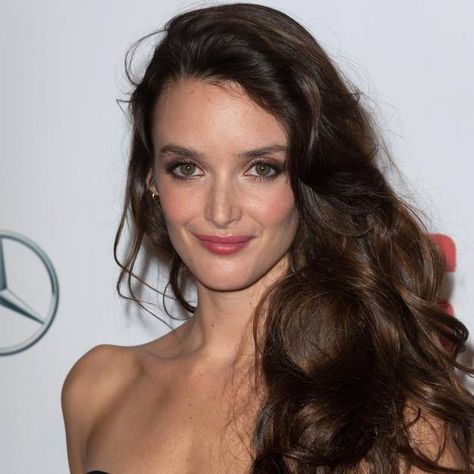 Charlotte Le Bon raconte son initiation aux plaisirs sado-masochistes Charlotte Le Bon, Charlotte Lawrence, Stars, Makeup, Hair, Beauty, Make Up