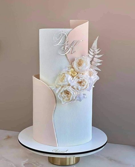 2024 Cake, Modern Birthday Cakes, Dummy Cake, Cake Design Inspiration, Beautiful Cake Designs, Cake Decorating With Fondant, Elegant Birthday Cakes, Dream Wedding Cake, Classic Wedding Cake