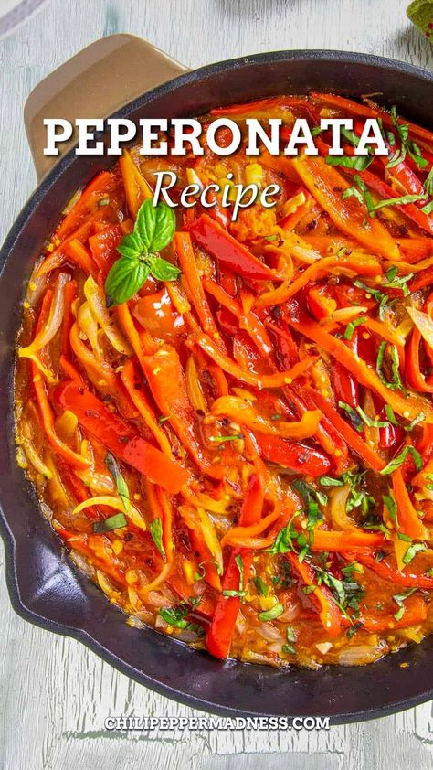 Peperonata served in a skillet looking amazing. Mexican Peppers And Onions, Italian Recipes Vegetables, Long Red Pepper Recipes, Bell Peppers And Potatoes, Cabbage Bell Pepper Recipes, Roasted Peppers Italian Style, Dinner With Sweet Peppers, Sides With Bell Peppers, Recipes With Sweet Bell Peppers