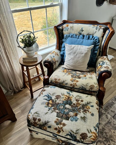 I scored this beautiful chair for $15. It reminded me of my Memaw’s house 🤍 #thrifted #styled #livingroom #homedecor #thriftedhome #vintageblues #chair #antiquefarmhouse #cottagecore #oldtonew #details #flowers #styledbyme Cottagecore Chair, Big Comfy Chair, Thrifted Home, Reading Corner, Hotel Style, Beautiful Chair, Antique Farmhouse, Decor Home Living Room, Cottage Core