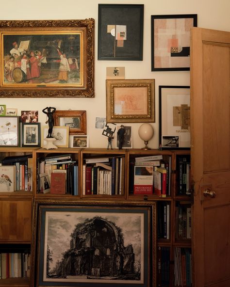 Today’s interior inspo coming from the Hampstead home of restauranteurs Victor and Apolline Lugger. A beautifully homely home, filled with objects, drawings, collages collected on trips ‘it’s a lot of family stuff’. A mobile replaces the central light in the living room, an innovative alternative to use the full height of the space if you prefer the use of lamps over a ceiling light. Pictures are also hung deliberately lower on the walls so they can be ‘seen on your level’ when seated. I... Light Pictures, The World Of Interiors, House Viewing, Hanging Mobile, Salon Style, World Of Interiors, Interior Inspo, Color Of Life, House Inspo