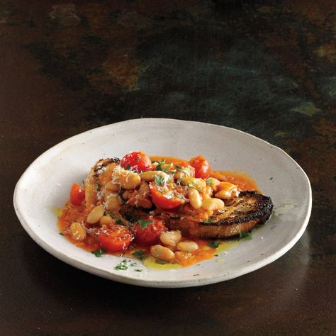 White Bean Ragout with Toast White Bean, Toast Recipes, White Beans, Quick Recipes, Soups And Stews, Bon Appetit, Easy Dinner, Great Recipes, Cookies Et Biscuits