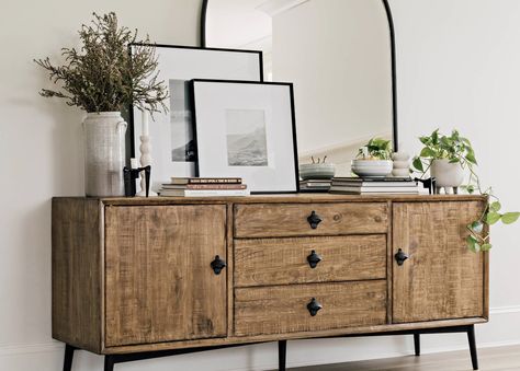 Buffet Decor Dining Room, Dining Room Sideboard Styling, Buffet Cabinet Decor, Buffet Sideboard Dining Room, Parisian Dining Room, Reclaimed Wood Sideboard, Sideboard Styles, Decoration Buffet, Rustic Sideboard