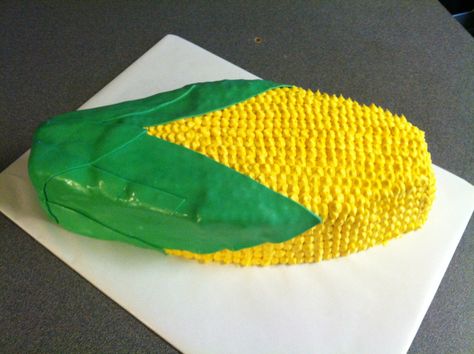 Ear of corn cake!! Corn Shaped Cake, Corn Birthday Cake, Corn Cakes, Ears Of Corn, Cake Shapes, Farm Birthday Party, Birthday Party Food, Farm Birthday, Party Food