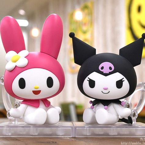 De la serie de anime "Onegai My Melody", Kahotan presenta las encantadoras Nendoroids que Good Smile Company les dedica a My Melody y a Kuromi.

Figuras disponibles para reservar a partir del 5 de abril de 2022. My Melody Onegai, Clay Kuromi, Onegai My Melody, Melody Hello Kitty, Felt Crafts Christmas, Hello Kitty My Melody, Fondant Tutorial, Ceramic Figures, Kawaii Room