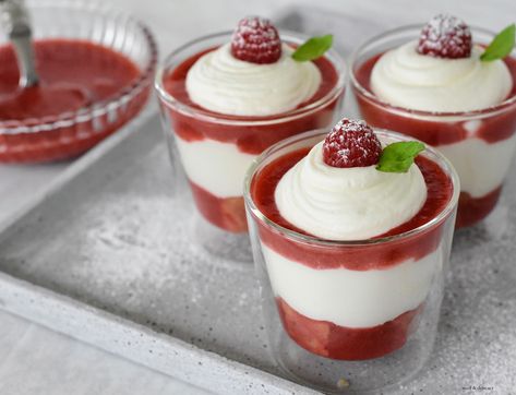 Ricotta Cheese Recipes Dessert, Healthy Strawberry Dessert, Ricotta Mousse, Strawberry Ricotta, Ricotta Cheese Recipes, Seasonal Desserts, Strawberry Mousse, Strawberry Sauce, Strawberry Cream