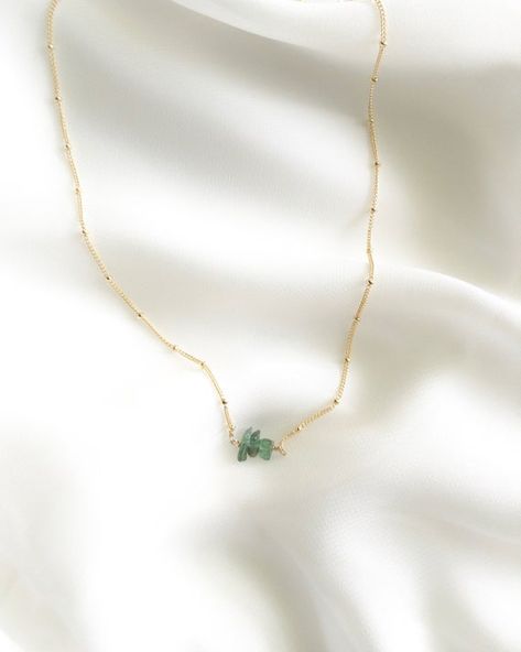 Raw Emerald Necklace, Genuine Emerald Crystal Satellite Chain Necklace Gift, Simple Delicate Necklac Raw Emerald Crystal, Gold Drop Necklace, Raw Emerald, Emerald Crystal, Emerald Gem, Colombian Emeralds, Jewellery Ideas, Emerald Necklace, Emerald Gemstone